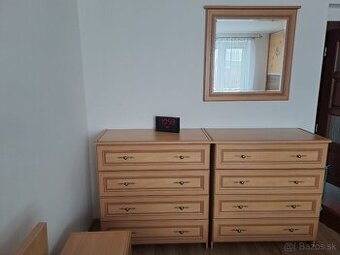 Predám komody a zrkadlo.