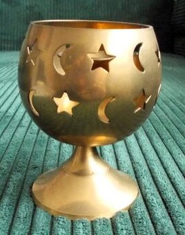 Predám svietnik a olejovú lampu