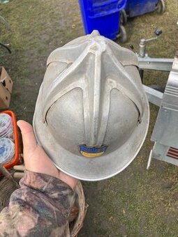 Predám hasičskí prilbu z AL zberateľskú Rusku bábiku