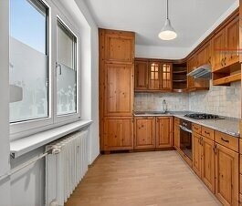 Kuchynská linka z masívneho dreva