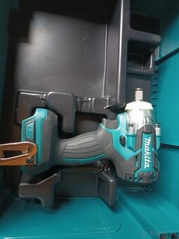 Makita razovy utahovak