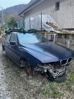 Rozpredám BMW E39 orientblau