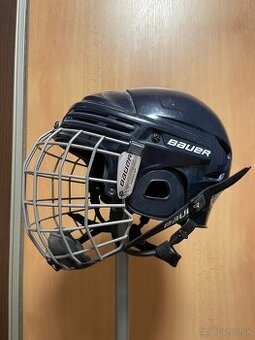 predám hokejovú prilbu bauer s mriežkou
