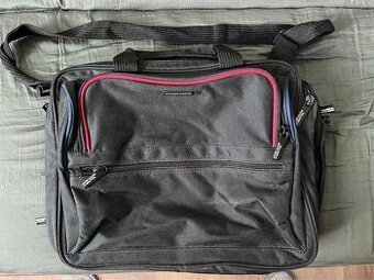 Laptop taska s roznymi priehradkami