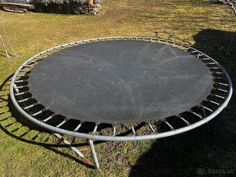 Trampolína
