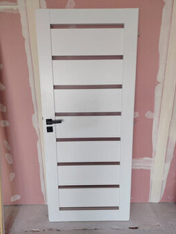 Interiérové dvere so zárubňou / 80cm / otváranie do ľava