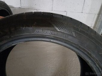 235/45R18