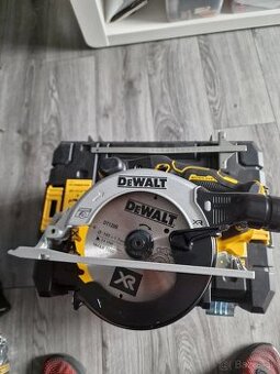 Kotoučová pila DEWALT DCS565 18V XR 165mm