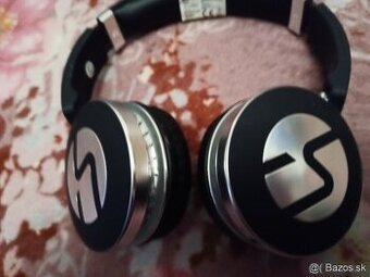 predam bezdrotove bluetooth sluchadla.celkom nove za 9,99e.i