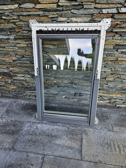 Plastová střešní okna Velux 2 ks – kompletní s rámy - 1