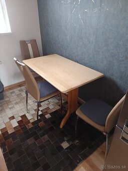 Stôl , stoličkami