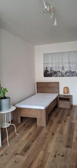 Posteľ s roštom 90x200 - 1