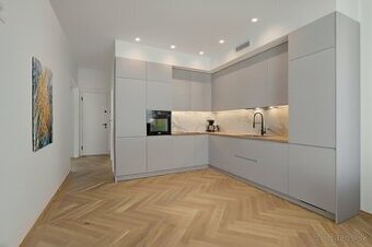 Na predaj priestranný 3-izbový byt v Martine - Zaturčie - 1