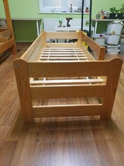 Detská posteľ 170cm x 60cm, borovica-masív, rošty + matrac