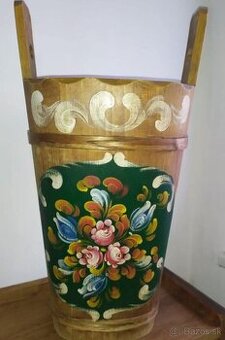 Staré drevené vedro