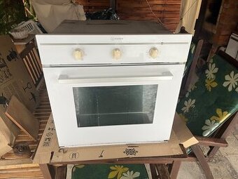 Elektrická rúra Indesit FIM 51 K.A