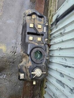 Palivová nádrž pre Jeep WK, palivové čerpadlo