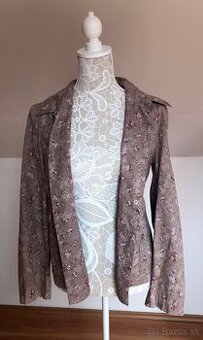 Kvetinová košeľa, 36