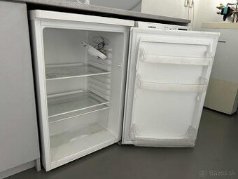 Darujem chladničku na náhradné diely.