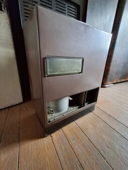 Starý petrolejovy/naftový ohrievač