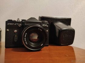 Starý fotoaparát Zenit EM