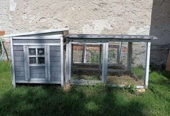 Kralikareň/kurín (domček s výbehom)