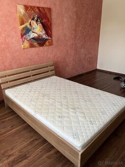 Velka 1,5 lozkova Postel