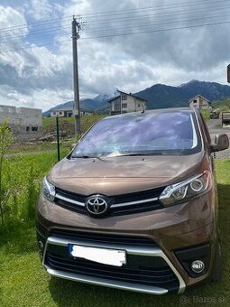 Toyota proace verso family