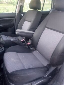VOLKSWAGEN GOLF. 4. SEDAČKY