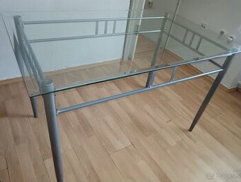 Üveg asztal