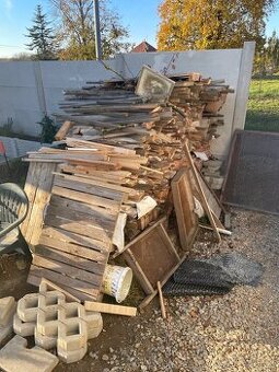 Drevo a tehla - za odvoz