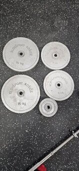 Posilňovacie závažia – kotúče (spolu 47,5 kg)
- 1