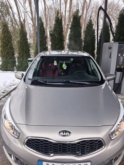 Kia Ceed Šedá Metalíza