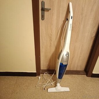 Darujem tyčový vysávač Elektrolux