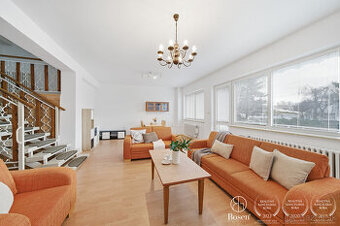 Priestranný 6-izbový rodinný dom s pozemkom 448m2, Piešťany