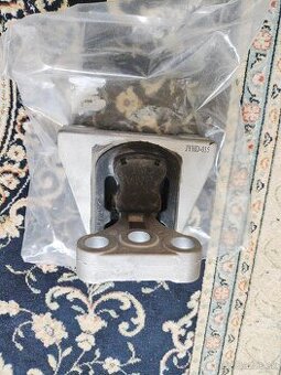 Predam ulozenie motoru/prevodovky pre Honda civic 8g