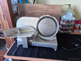 Starší profi nárezový stroj LUSSO