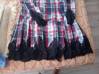 Športovo elegantne saty