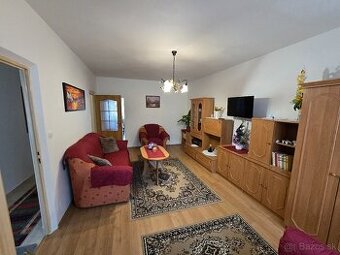 Ponúkam na predaj veľký 2 izbový byt s balkónom v Závadke