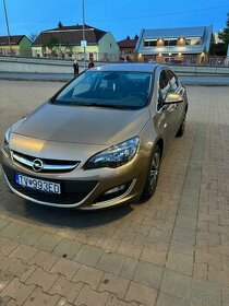Opel Astra J 1.4 103kw sedan benzín - 1
