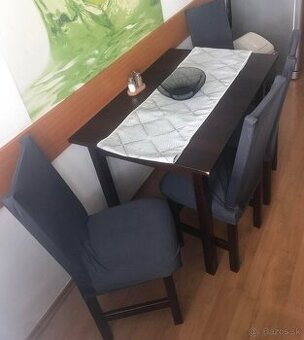 Kuchynský stôl so stoličkami
