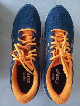 Predam tenisky asics velkost UK9