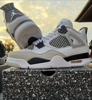 Air Jordan 4 Retro Military Black