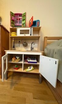 Detska drevena kuchynka Ikea s bohatym vybavenim, BA