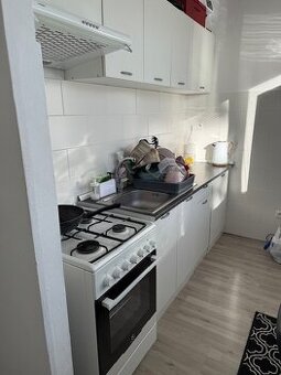 Predam pouzivany plynovy sporak s elektrickou rurou