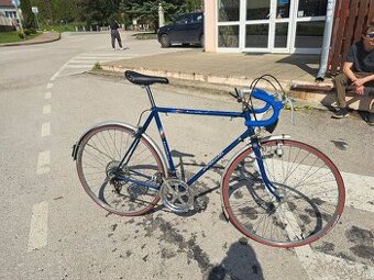 Cestný bicykel Favorit