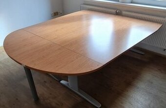 Sestava kancelářských stolů