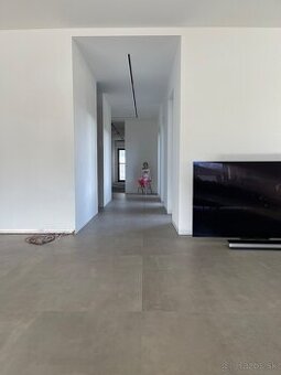 Predám televízor Samsung 75" na náhradné diely