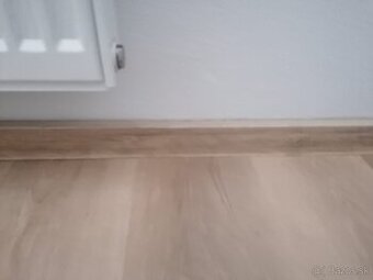 Podlahova lišta PVC Esquero Duo 658 dub jantár