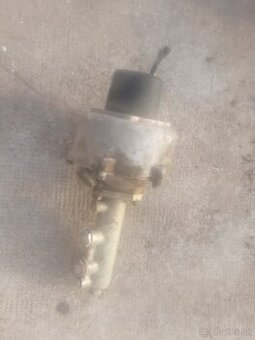 Brzdový  valec na Aviu  s posilovačom